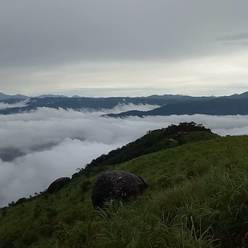 Ilaveezhapoonchira hill view 1