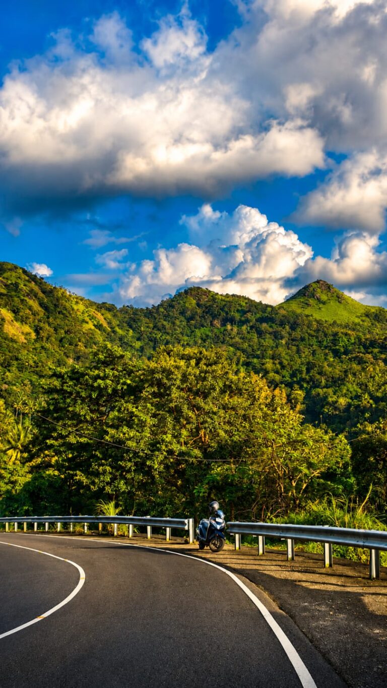 Ilaveezhapoonchira way